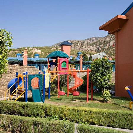 Spa Hotel Colossae Thermal Karahayit  Esterno foto Playground at the hotel