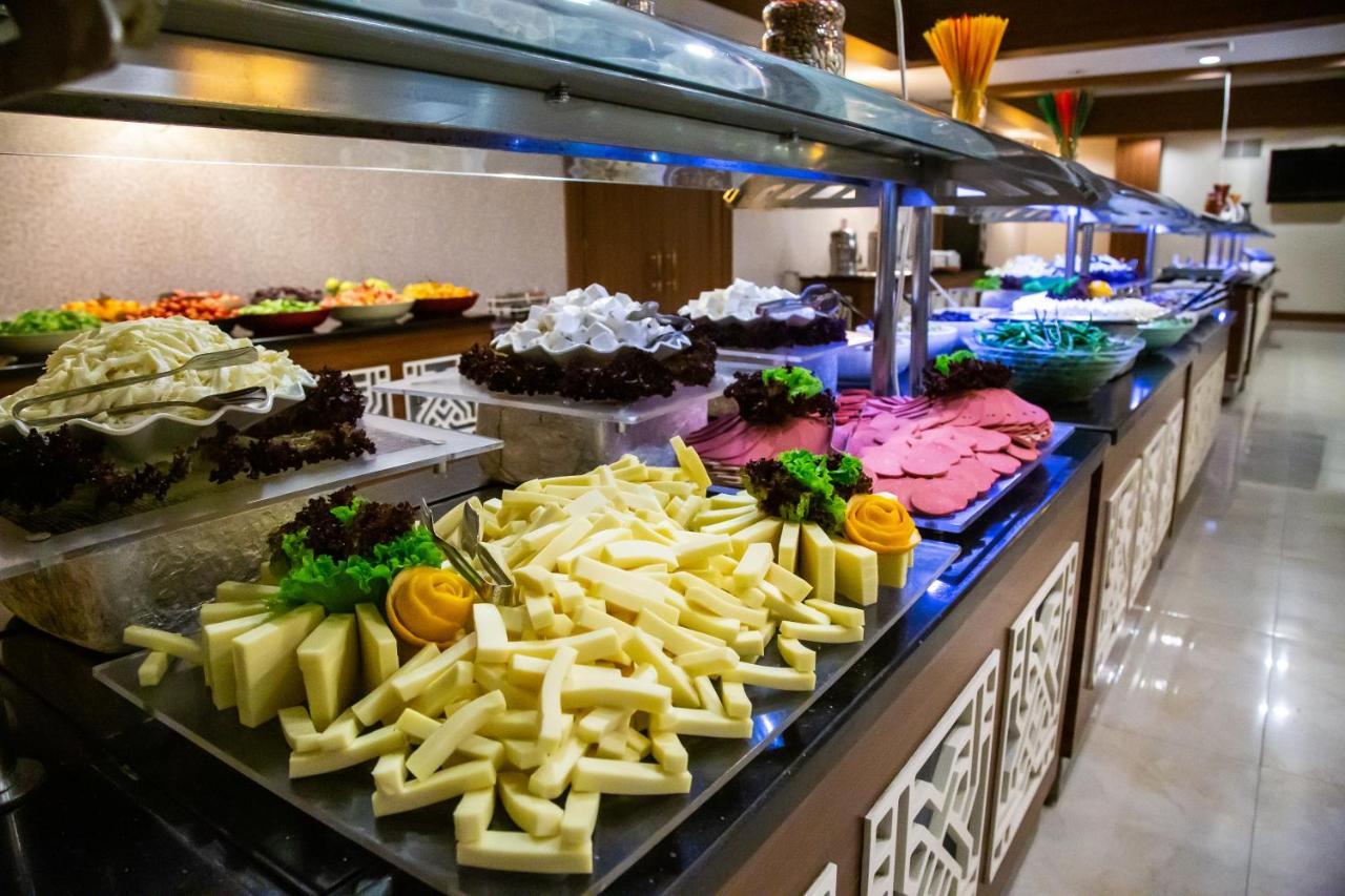 Spa Hotel Colossae Thermal Karahayit  Esterno foto A cheese display at a buffet