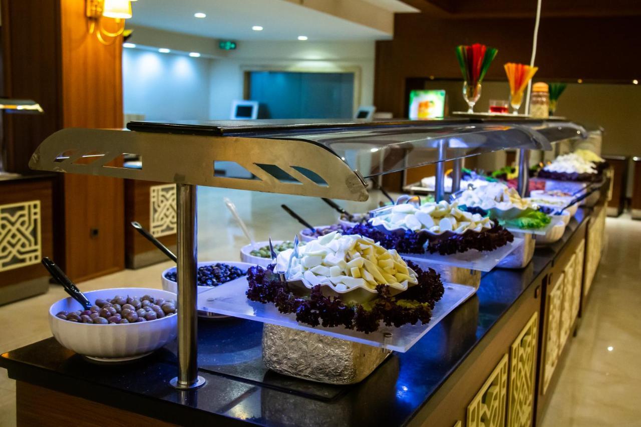 Spa Hotel Colossae Thermal Karahayit  Esterno foto A salad bar