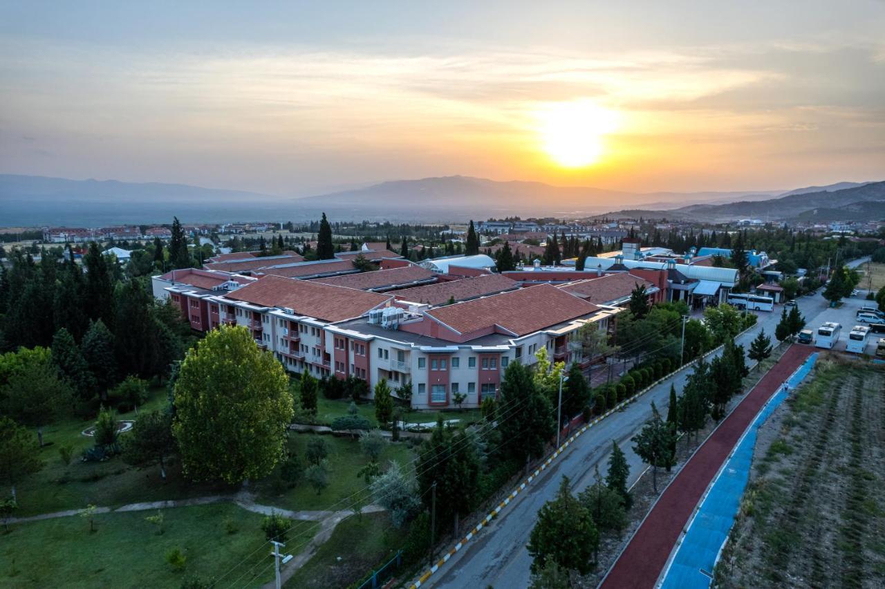 Spa Hotel Colossae Thermal Karahayit  Esterno foto Aerial view of the campus