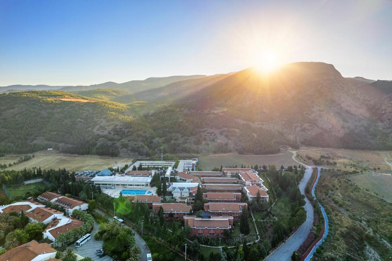 Spa Hotel Colossae Thermal Karahayit  Esterno foto Aerial view of the campus