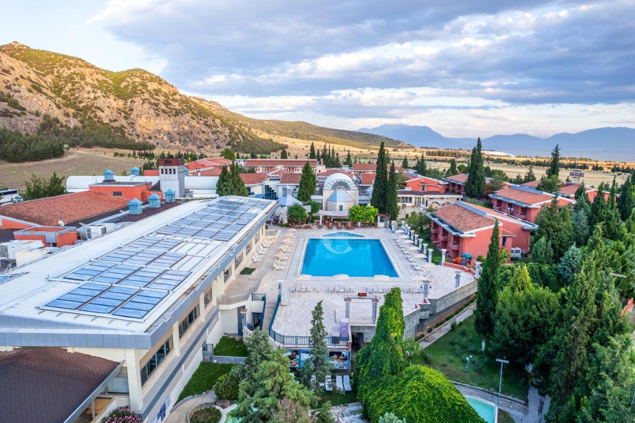 Spa Hotel Colossae Thermal Karahayit  Esterno foto The campus of the University of Patras