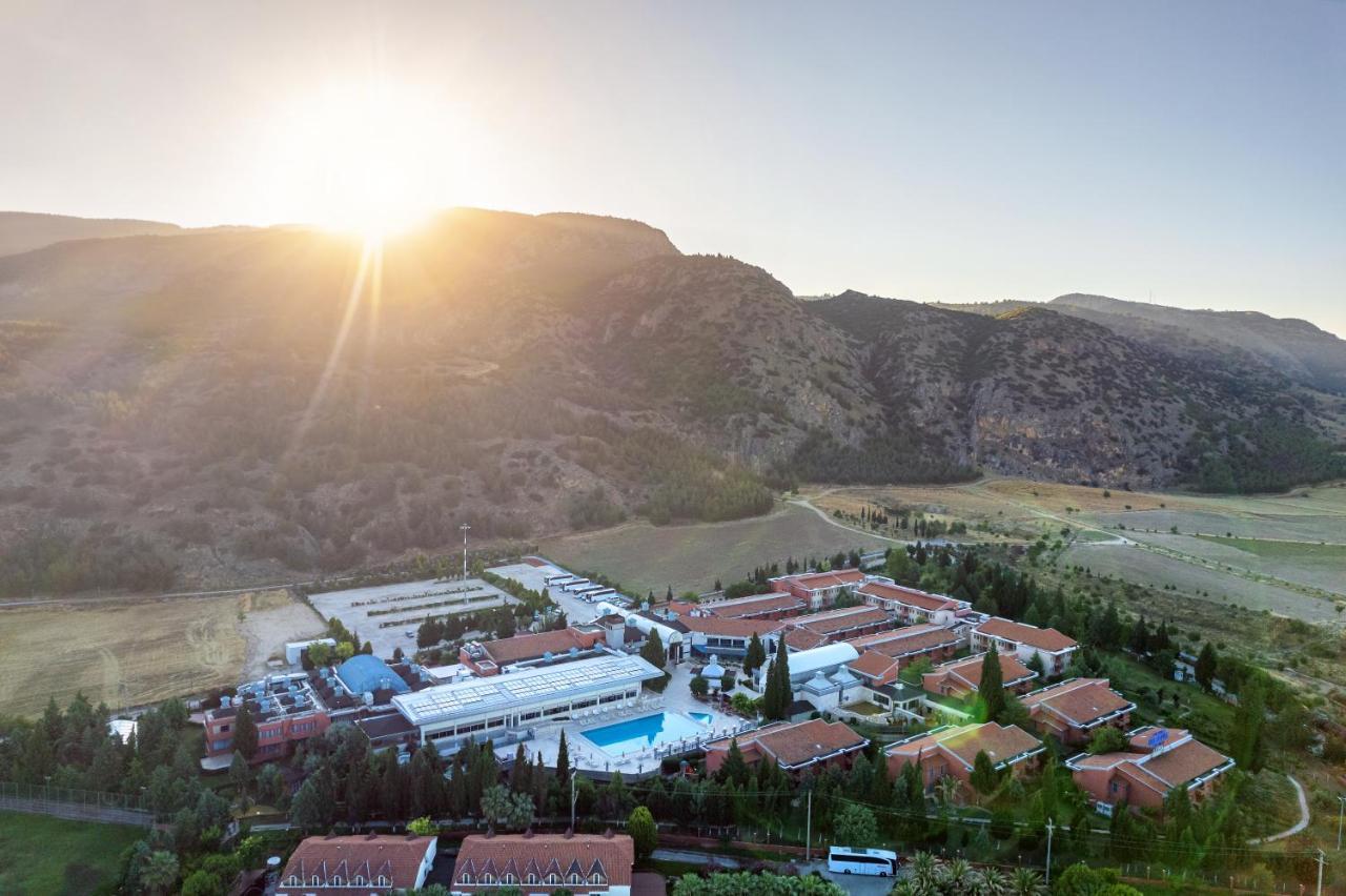 Spa Hotel Colossae Thermal Karahayit  Esterno foto Aerial view of the campus