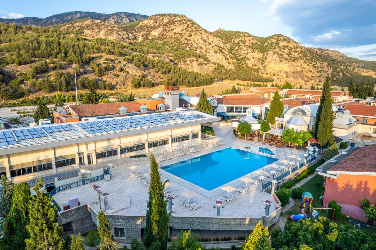 Spa Hotel Colossae Thermal Karahayit  Esterno foto The campus of the University of Patras