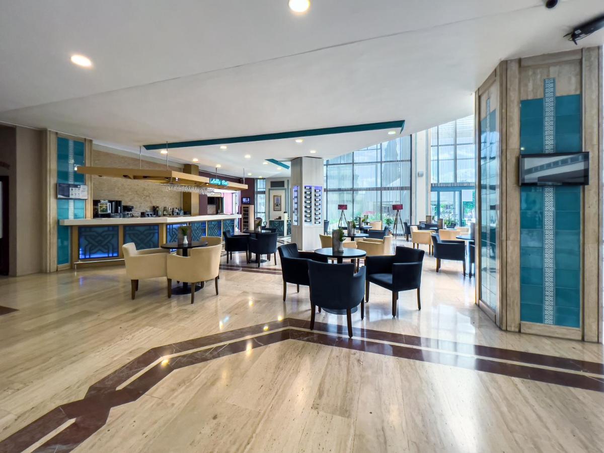 Spa Hotel Colossae Thermal Karahayit  Esterno foto The lobby of the hotel
