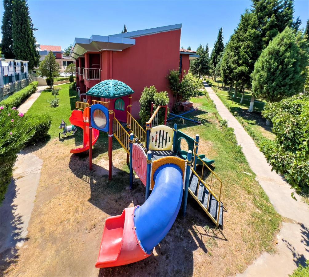 Spa Hotel Colossae Thermal Karahayit  Esterno foto Playground in the village