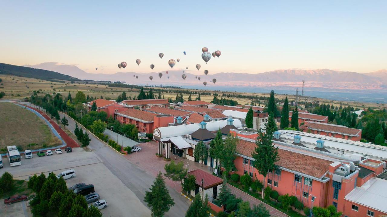 Spa Hotel Colossae Thermal Karahayit  Esterno foto Aerial view of the campus